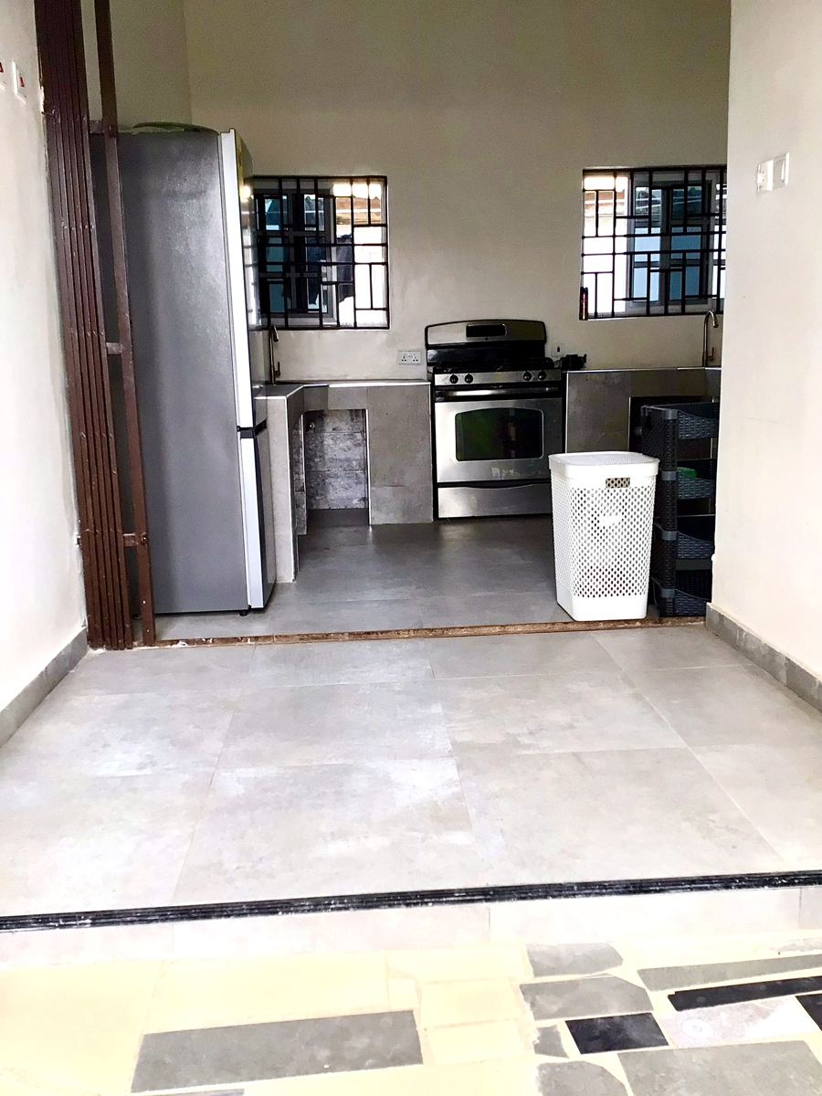 Economy studio suite, Shared kitchen with gas stove and oven