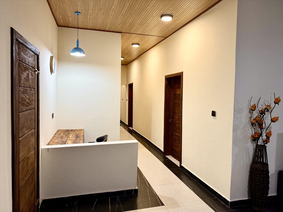 Luxury 1 bedroom, Entry hallway with work desk nook