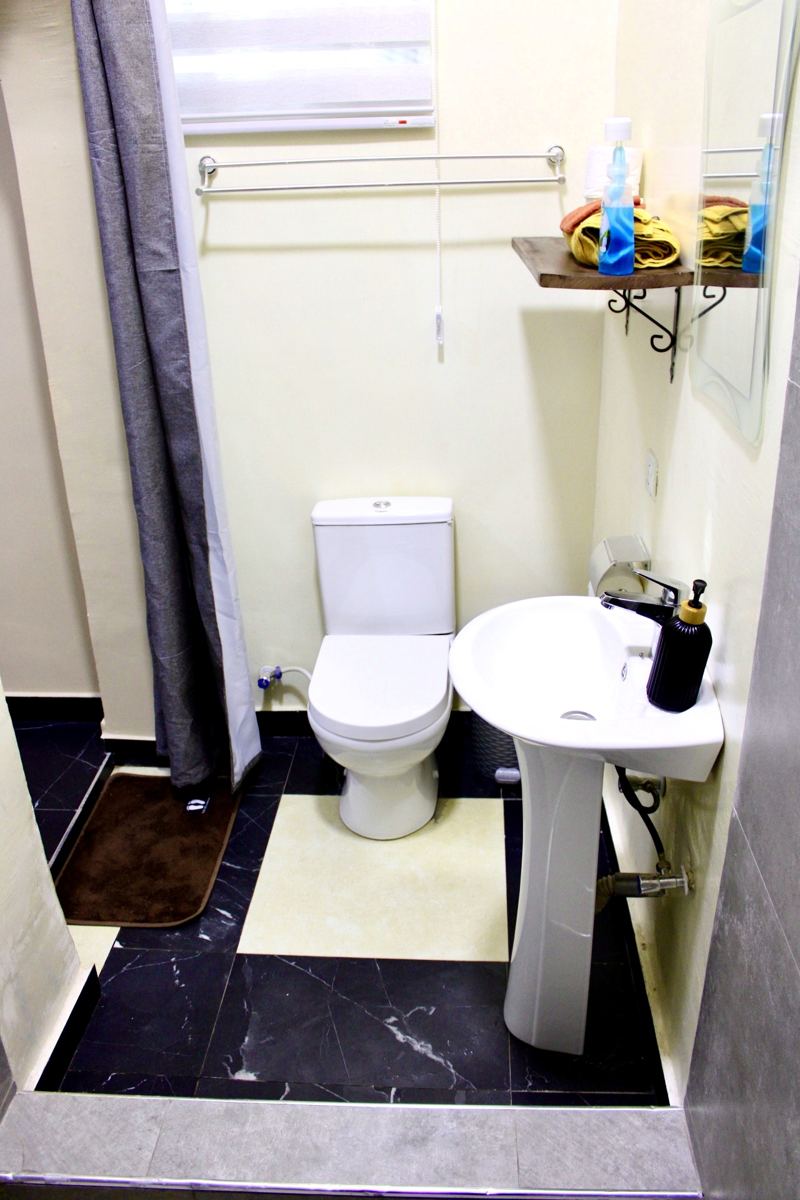 Queen studio suite bathroom with toilet and sink